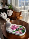 'Bahar Perisi'nin Bahçesi' Set - (Sunumluklu Vazoda Tasarım Gül Mum & Kiraz Çiçeği Mum & Arı-Çiçek-Yaprak Obje Set)