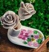 'Bahar Perisi'nin Bahçesi' Set - (Sunumluklu Vazoda Tasarım Gül Mum & Kiraz Çiçeği Mum & Arı-Çiçek-Yaprak Obje Set)