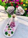 'Bahar Perisi'nin Bahçesi' Set - (Sunumluklu Vazoda Tasarım Gül Mum & Kiraz Çiçeği Mum & Arı-Çiçek-Yaprak Obje Set)