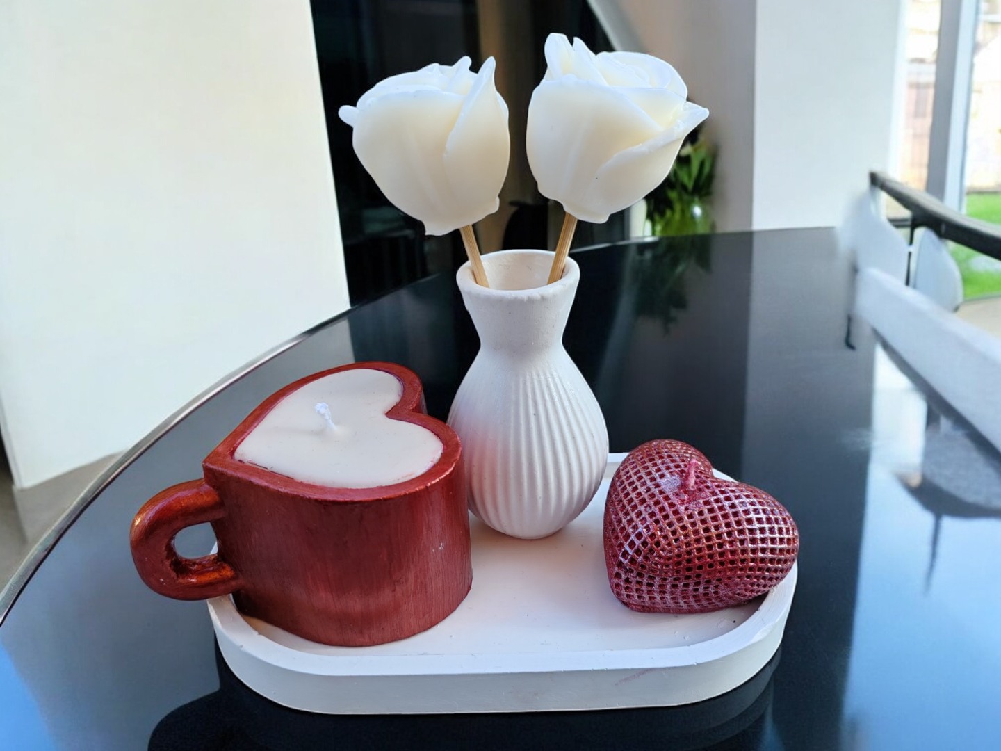 'Sevginiz Serviste!'  Set 1 - (Sunumluklu Kalpli Kupa Mum & Vazoda Tasarım Gül Sabun & Kalp Mum Set)