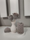 Lyna’nın "Mocha Zarafeti" Koleksiyonu -  (Sunumluklu Vazoda Tasarım Gül Mum & Silindir Mum & Kalp Mum Set)