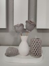 Lyna’nın "Mocha Zarafeti" Koleksiyonu -  (Sunumluklu Vazoda Tasarım Gül Mum & Silindir Mum & Kalp Mum Set)