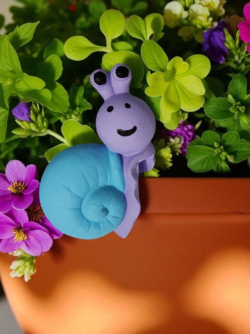 'Neşeli Saly' Salyangoz Saksı Süsü 4 (1 adet)