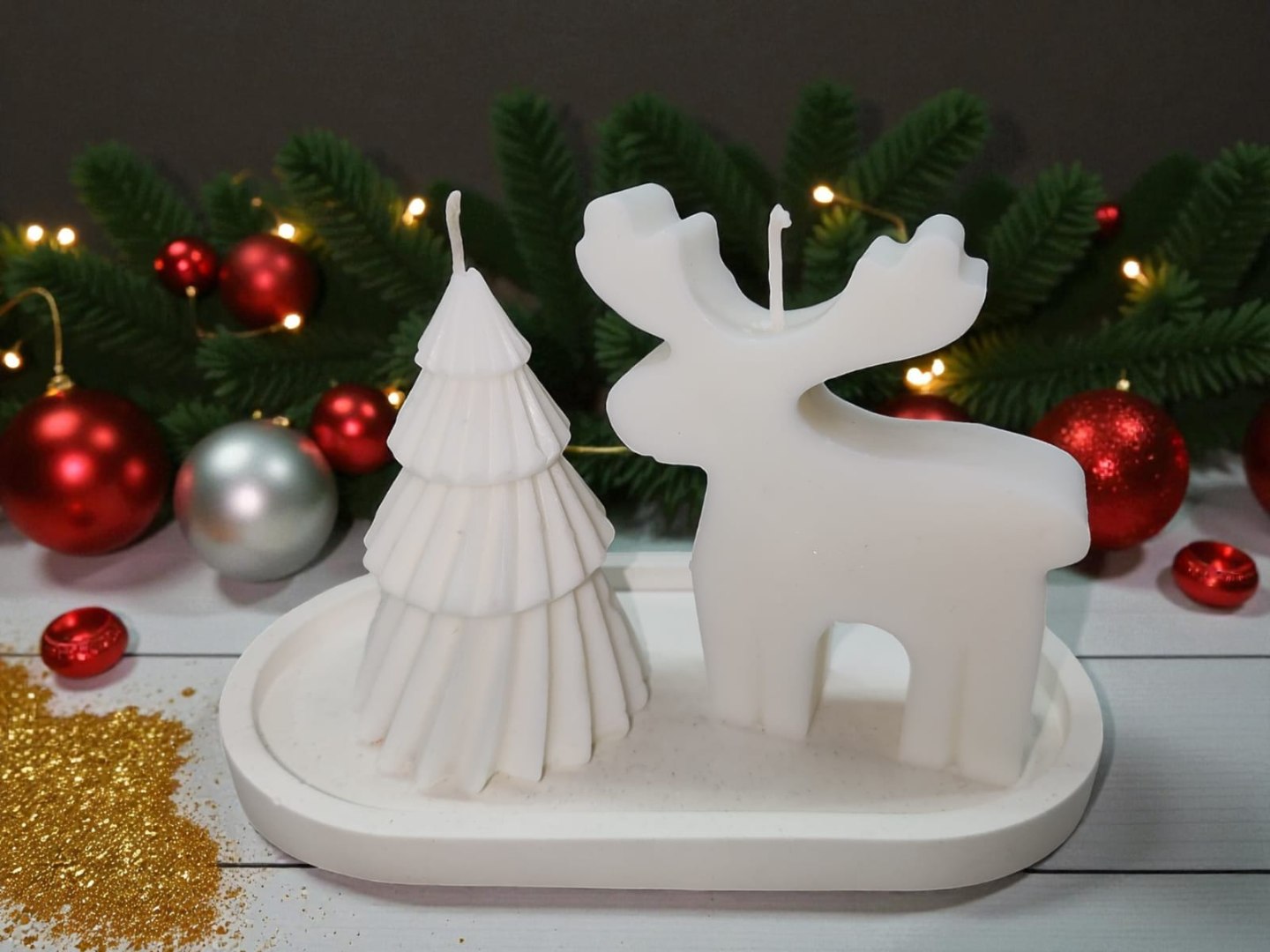 Sunumluklu İkili Yeni Yıl Dekoratif Kokulu Mum Seti (Geyik-9cm Çam Ağacı)