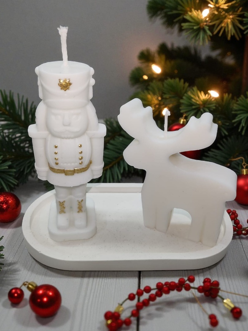 Sunumluklu İkili Yeni Yıl Dekoratif Kokulu Mum Seti (Geyik-Kurşun Asker Fındıkkıran)