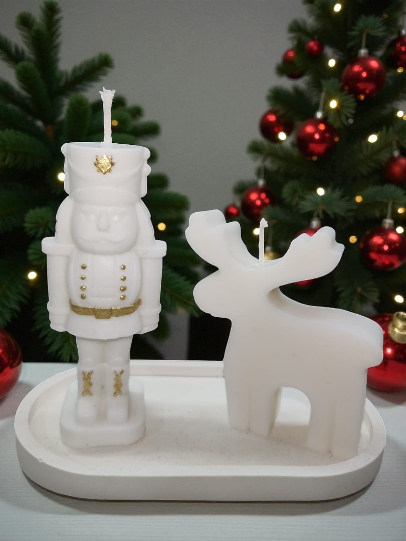 Sunumluklu İkili Yeni Yıl Dekoratif Kokulu Mum Seti (Geyik-Kurşun Asker Fındıkkıran)