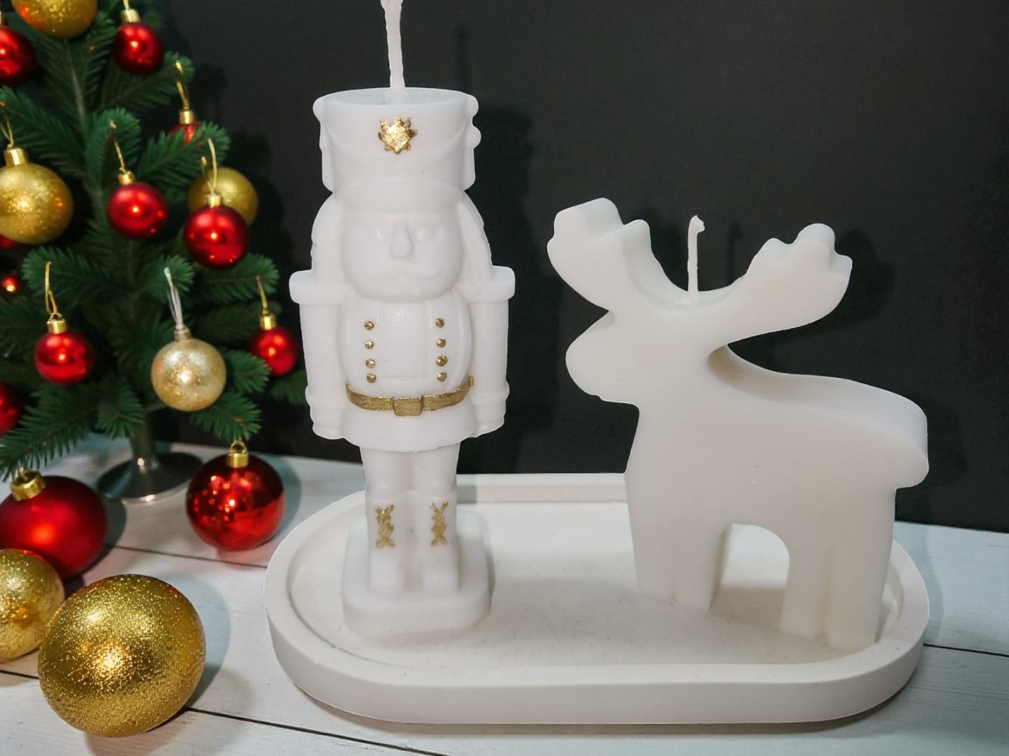 Sunumluklu İkili Yeni Yıl Dekoratif Kokulu Mum Seti (Geyik-Kurşun Asker Fındıkkıran)