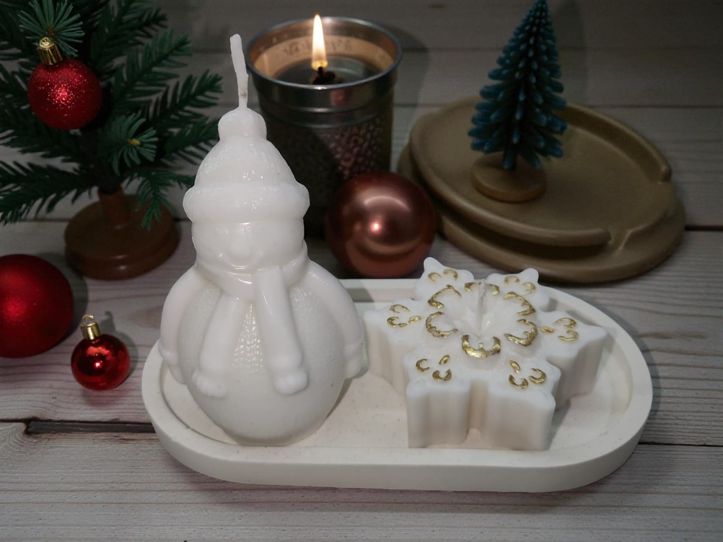 Sunumluklu İkili Yeni Yıl Dekoratif Kokulu Mum Seti (Kardan Adam-Kar Tanesi)