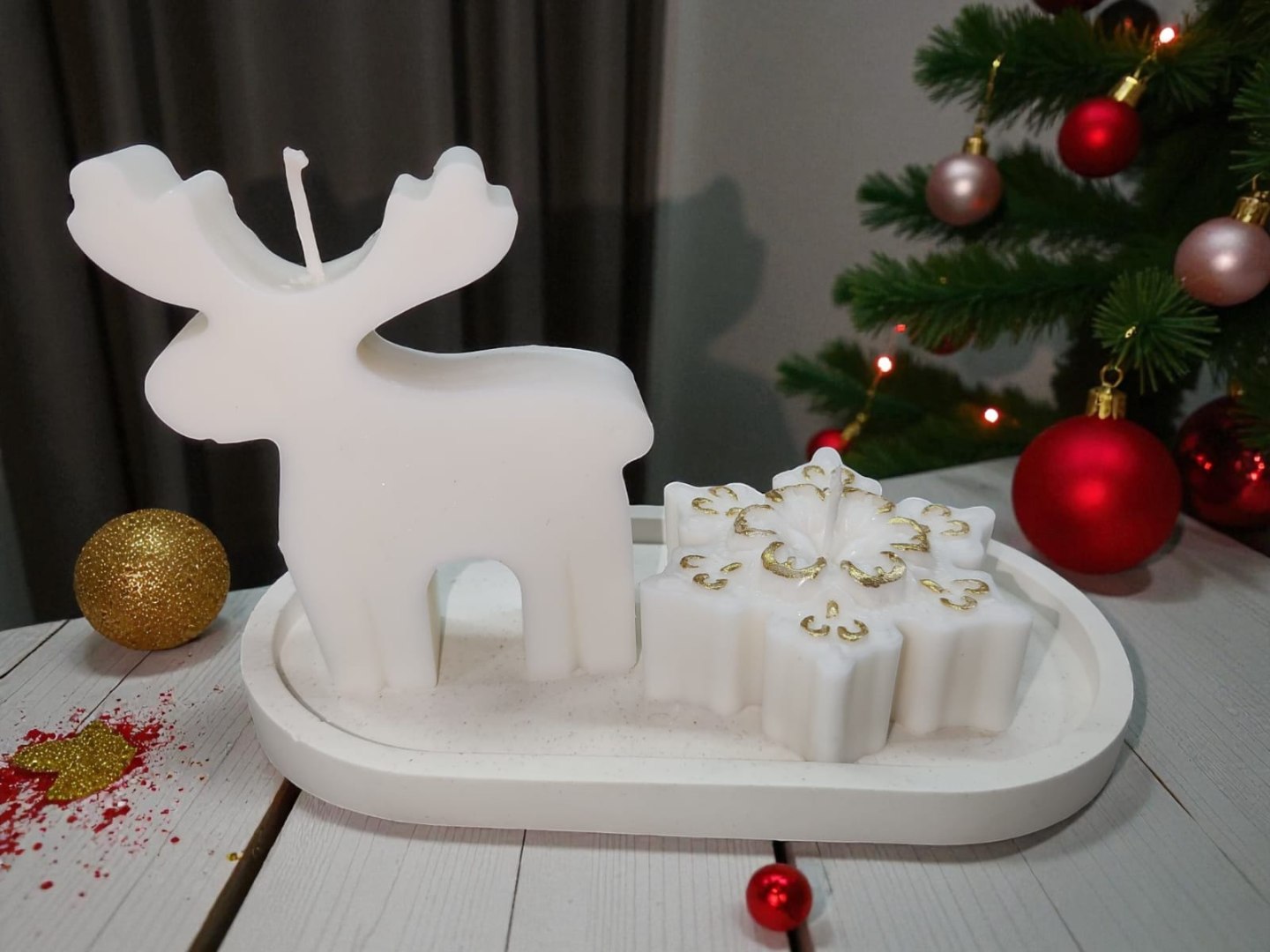 Sunumluklu İkili Yeni Yıl Dekoratif Kokulu Mum Seti (Kar Tanesi-Geyik)