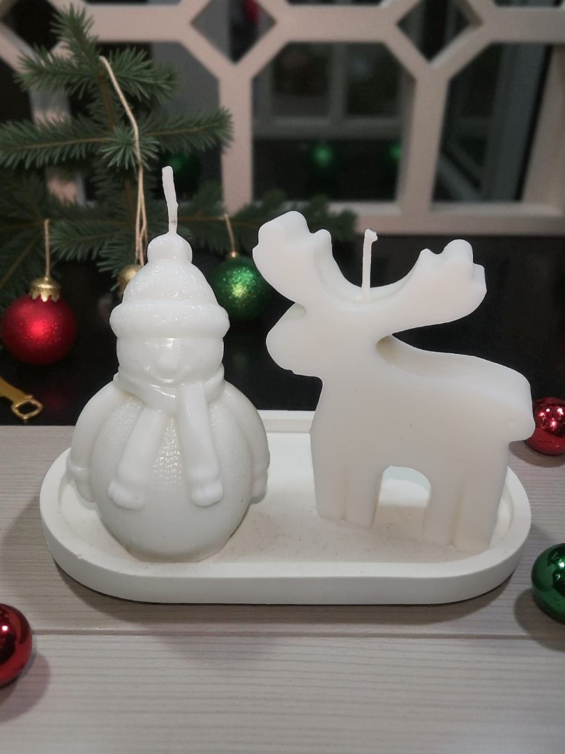 Sunumluklu İkili Yeni Yıl Dekoratif Kokulu Mum Seti (Kardan Adam-Geyik)