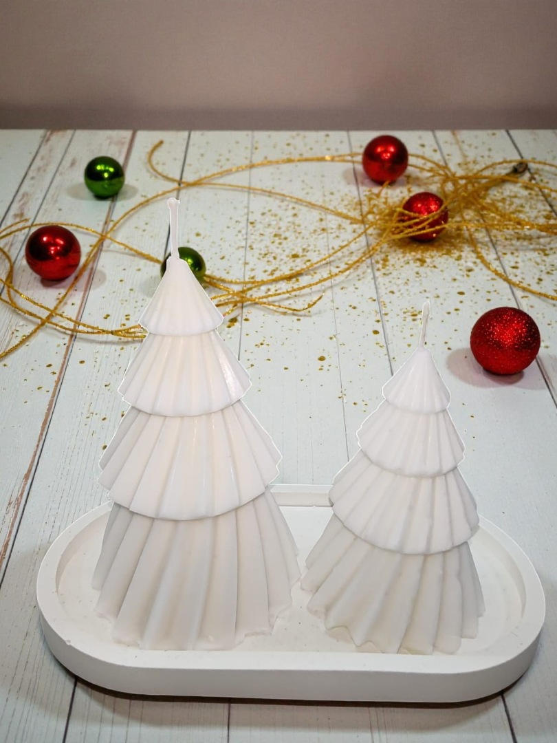 Sunumluklu İkili Yeni Yıl Dekoratif Kokulu Mum Seti (9cm Çam Ağacı-12cm Çam Ağacı)