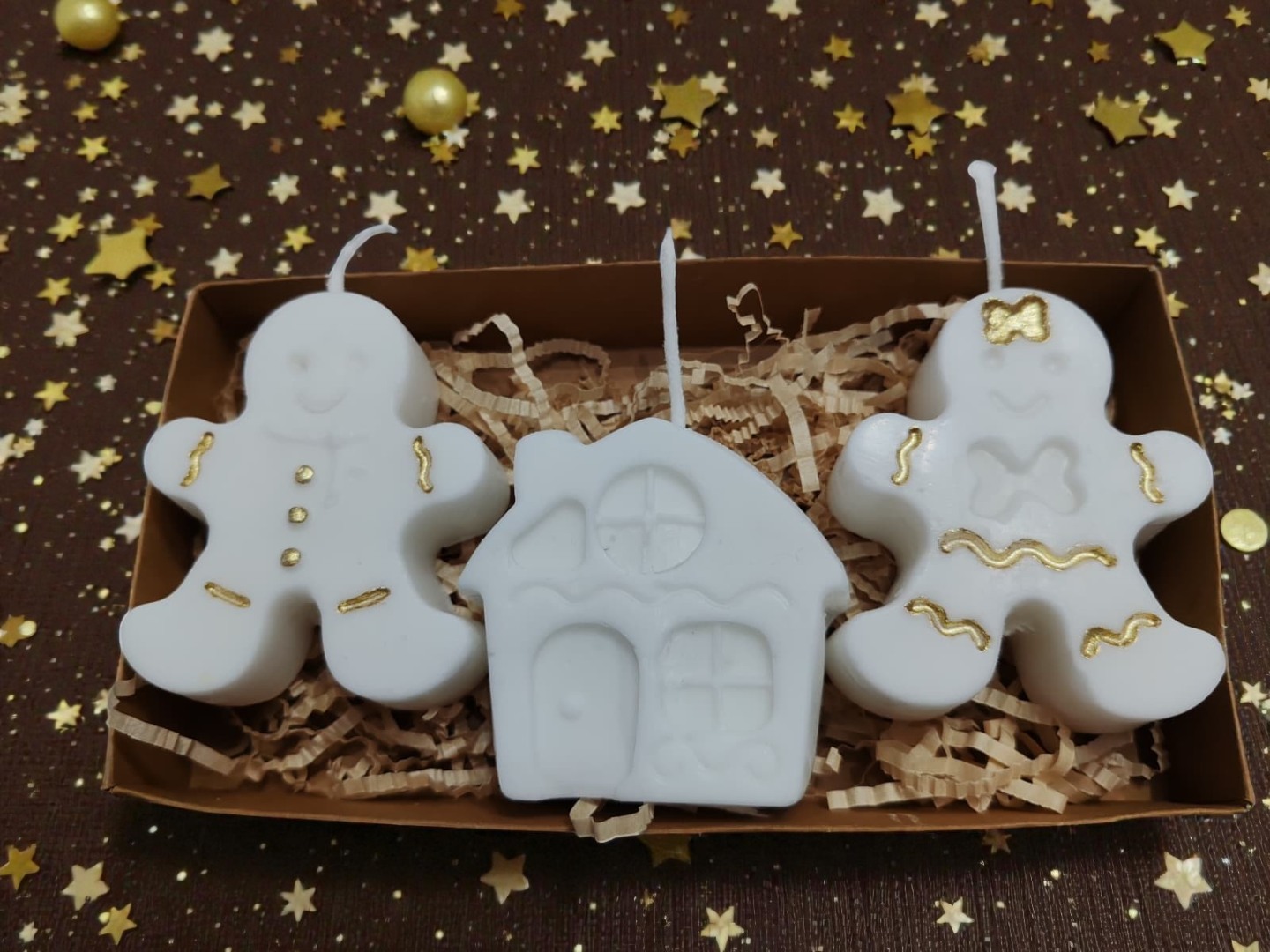 Üçlü Yeni Yıl Dekoratif Kokulu Mum Seti (Kurabiye Adam-Ev-Kurabiye Kız)