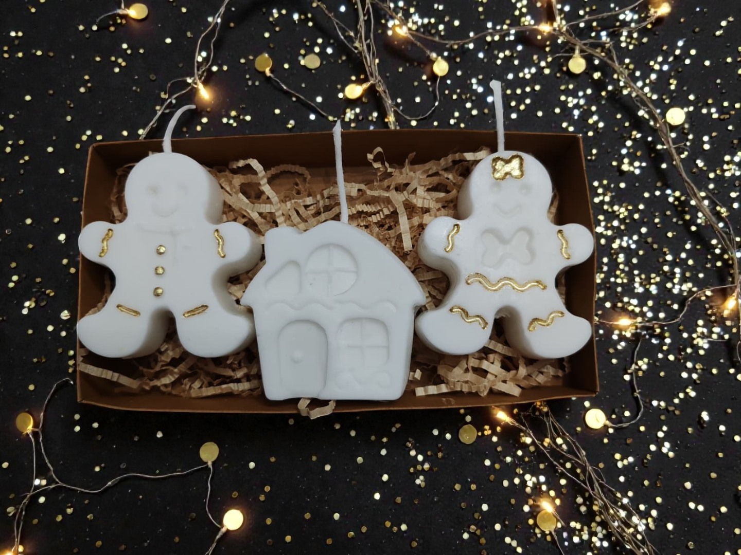 Üçlü Yeni Yıl Dekoratif Kokulu Mum Seti (Kurabiye Adam-Ev-Kurabiye Kız)