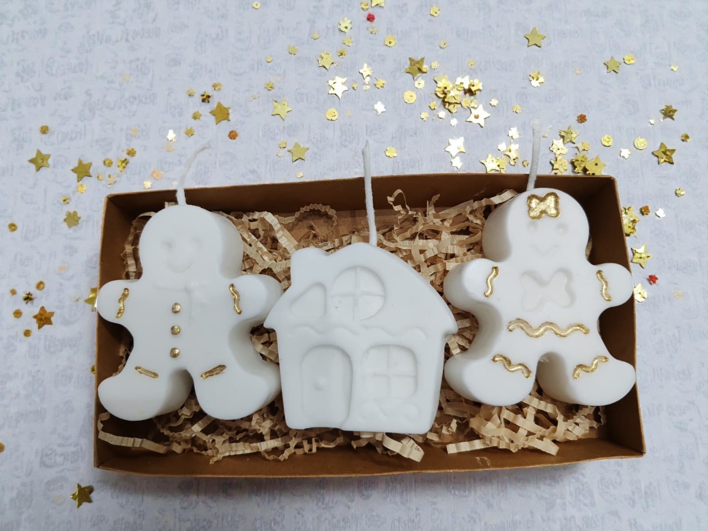 Üçlü Yeni Yıl Dekoratif Kokulu Mum Seti (Kurabiye Adam-Ev-Kurabiye Kız)