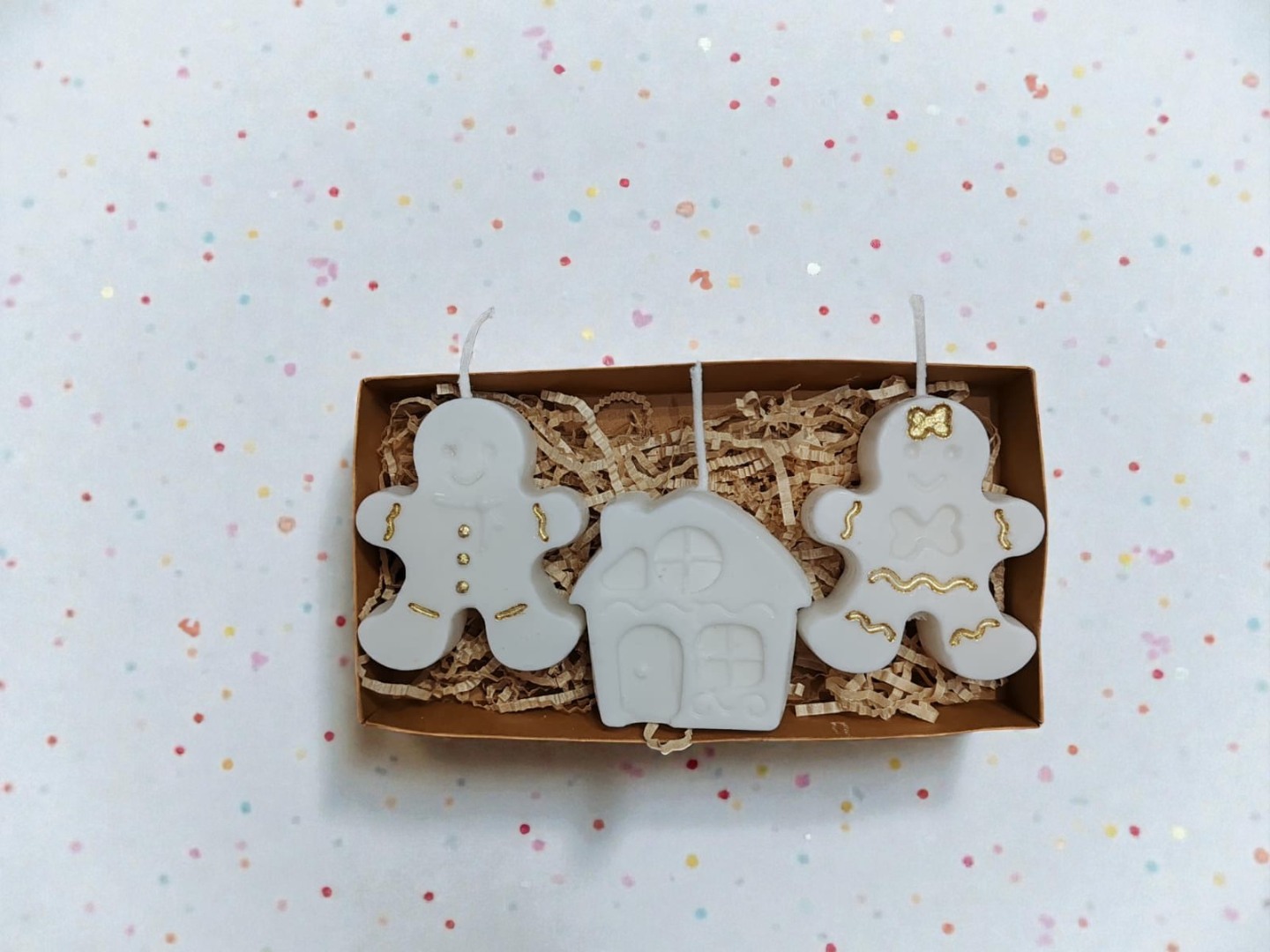 Üçlü Yeni Yıl Dekoratif Kokulu Mum Seti (Kurabiye Adam-Ev-Kurabiye Kız)