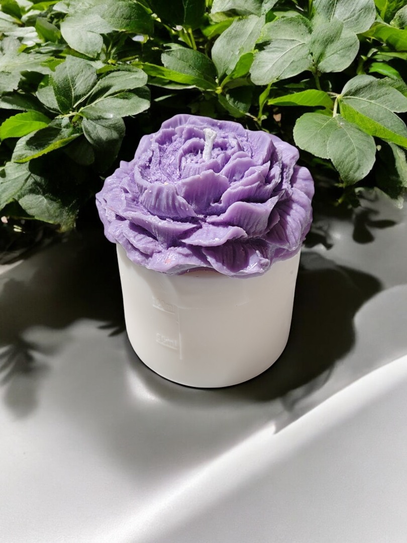 'Bloom Candles' Serisi 2 - Dekoratif Lila Şakayık Çiçekli Blok Mum