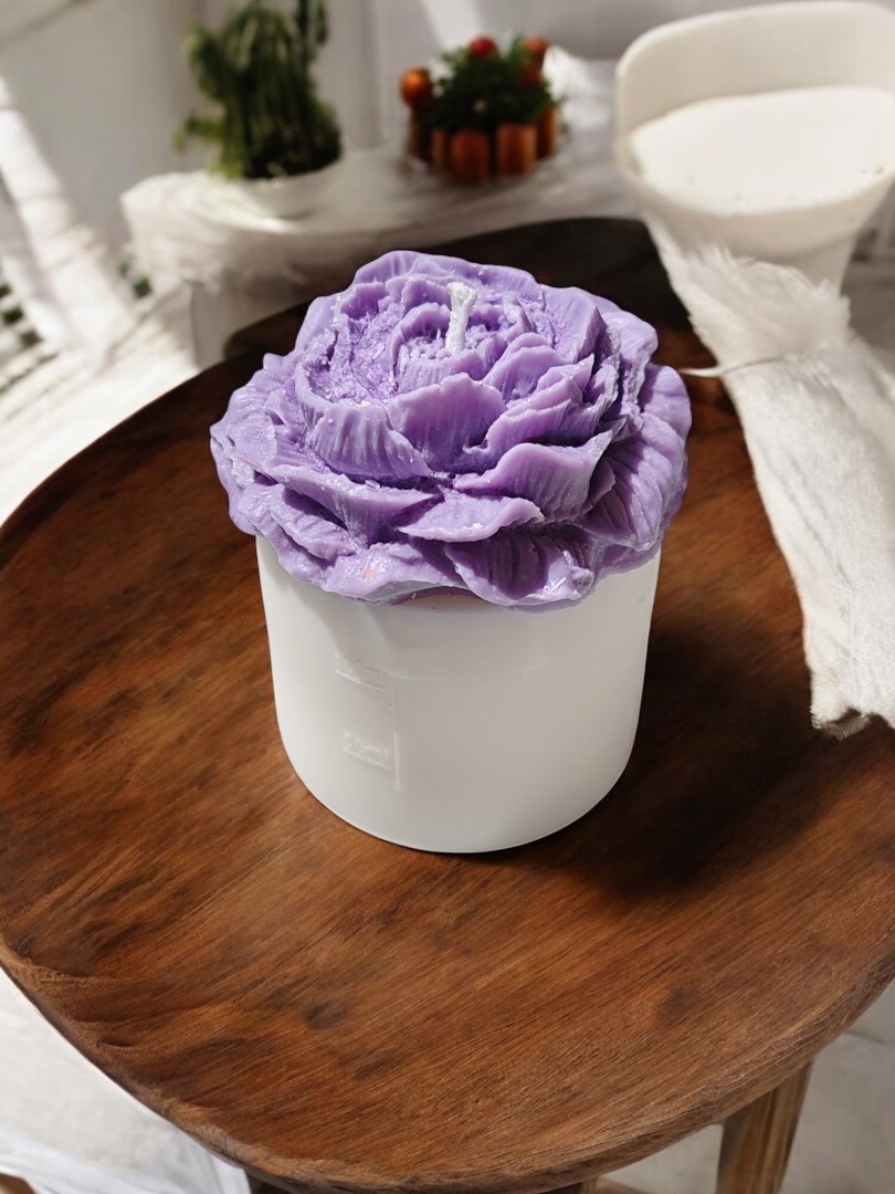 'Bloom Candles' Serisi 2 - Dekoratif Lila Şakayık Çiçekli Blok Mum