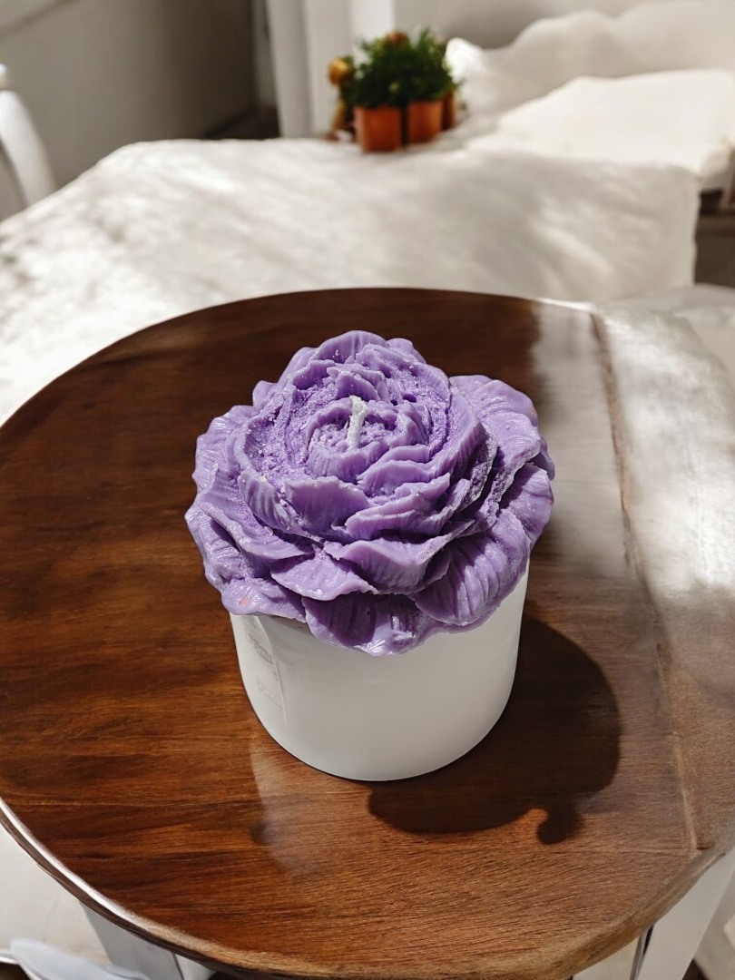 'Bloom Candles' Serisi 2 - Dekoratif Lila Şakayık Çiçekli Blok Mum