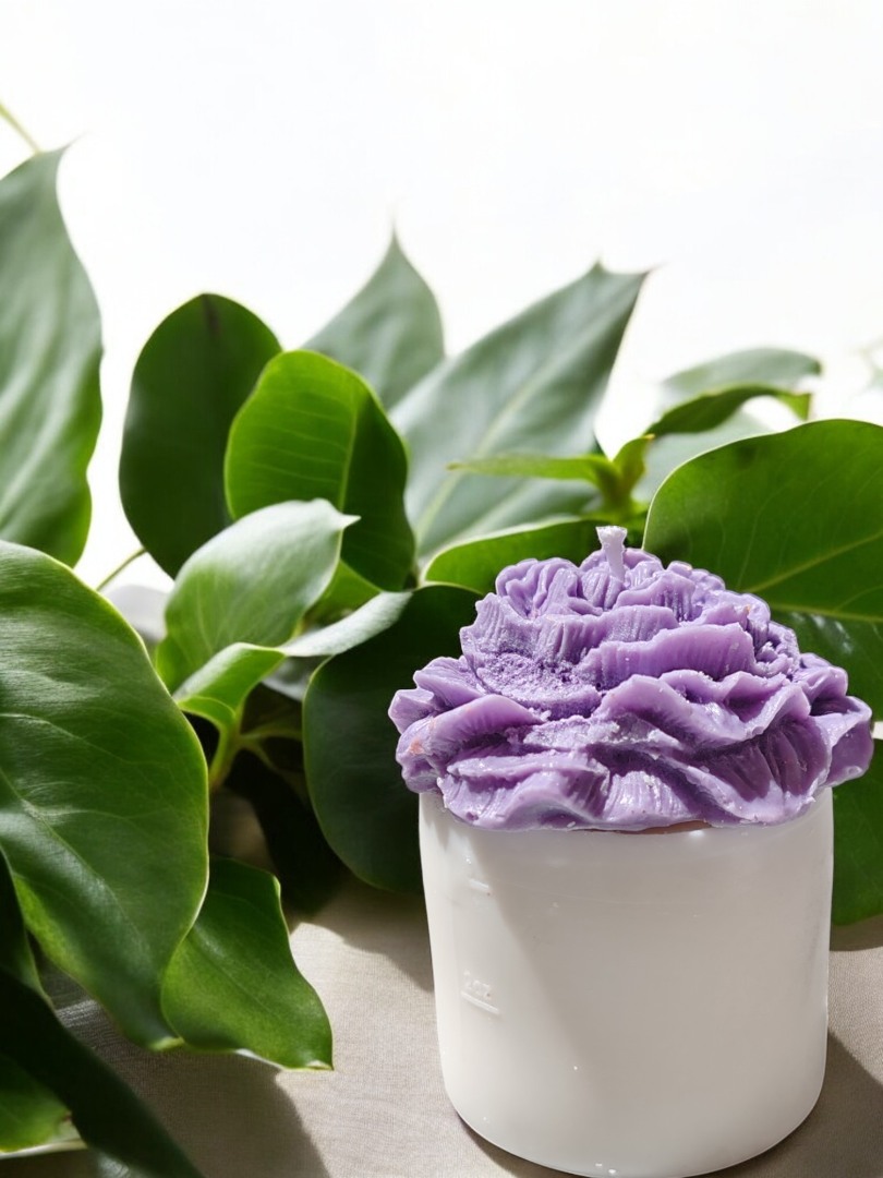 'Bloom Candles' Serisi 2 - Dekoratif Lila Şakayık Çiçekli Blok Mum