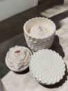 'Şakayık Işığında'  Set ( Kapaklı Kristal Desenli Şakayık Çiçeği Mum & Mini Sunumlukta Şakayık Mum)