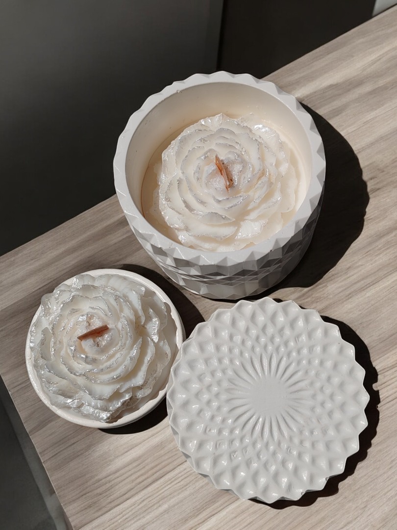 'Şakayık Işığında'  Set ( Kapaklı Kristal Desenli Şakayık Çiçeği Mum & Mini Sunumlukta Şakayık Mum)