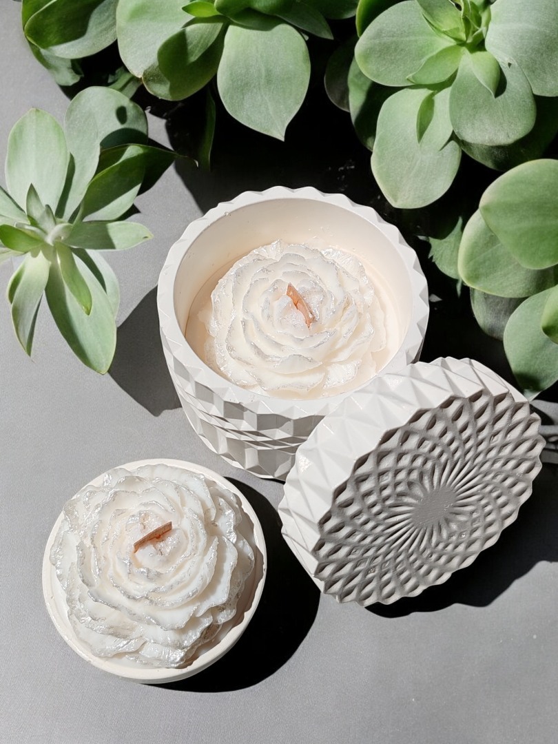'Şakayık Işığında'  Set ( Kapaklı Kristal Desenli Şakayık Çiçeği Mum & Mini Sunumlukta Şakayık Mum)