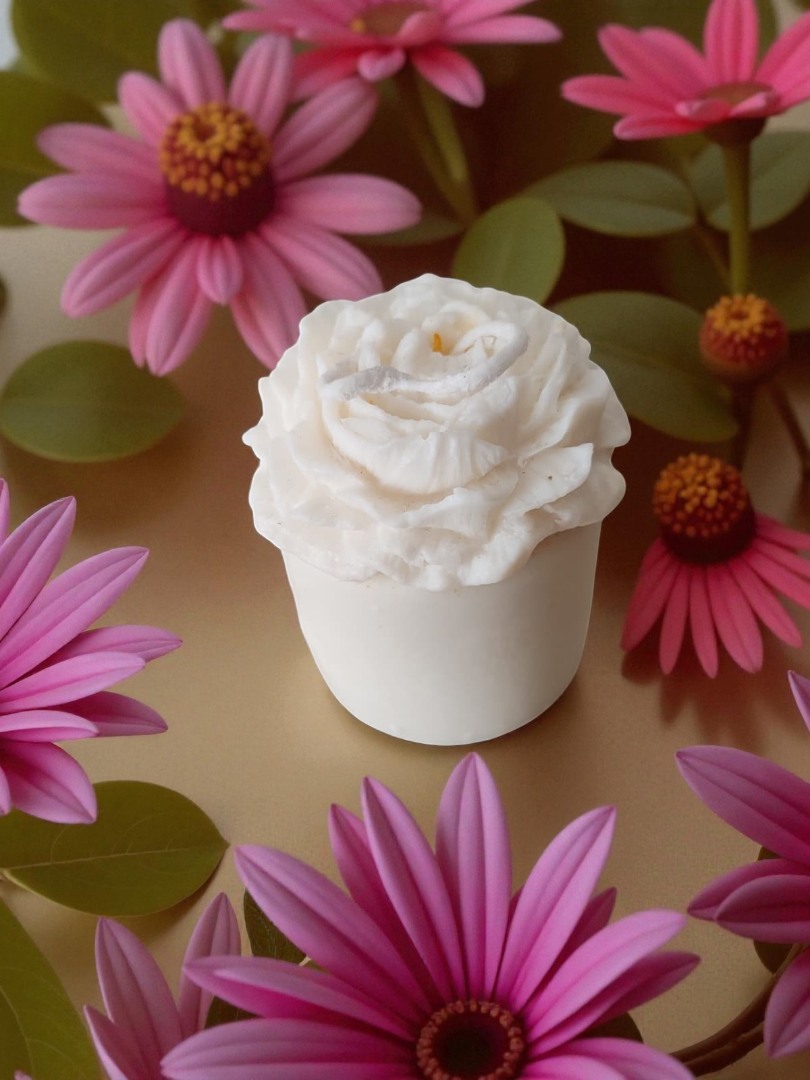 'Bloom Candles' Serisi 3- Dekoratif Beyaz Şakayık Çiçekli Blok Mum