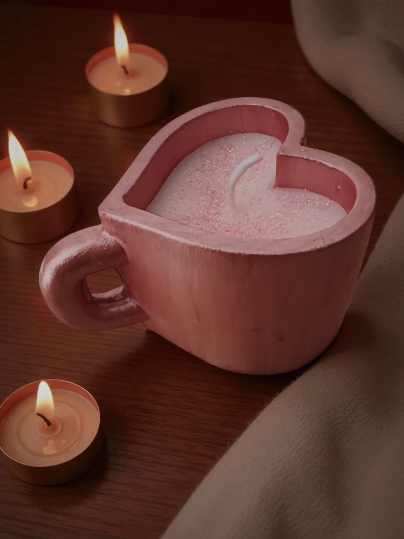 'Bir Kupa Sevgi' – Dekoratif El Yapımı Kokulu Kalpli Kupa Mum 3