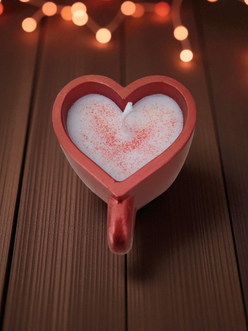 'Bir Kupa Sevgi' – Dekoratif El Yapımı Kokulu Kalpli Kupa Mum 2