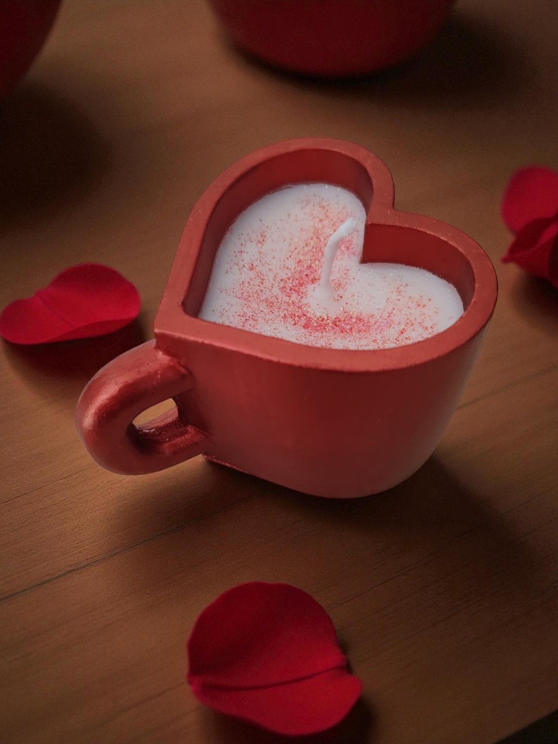 'Bir Kupa Sevgi' – Dekoratif El Yapımı Kokulu Kalpli Kupa Mum 2