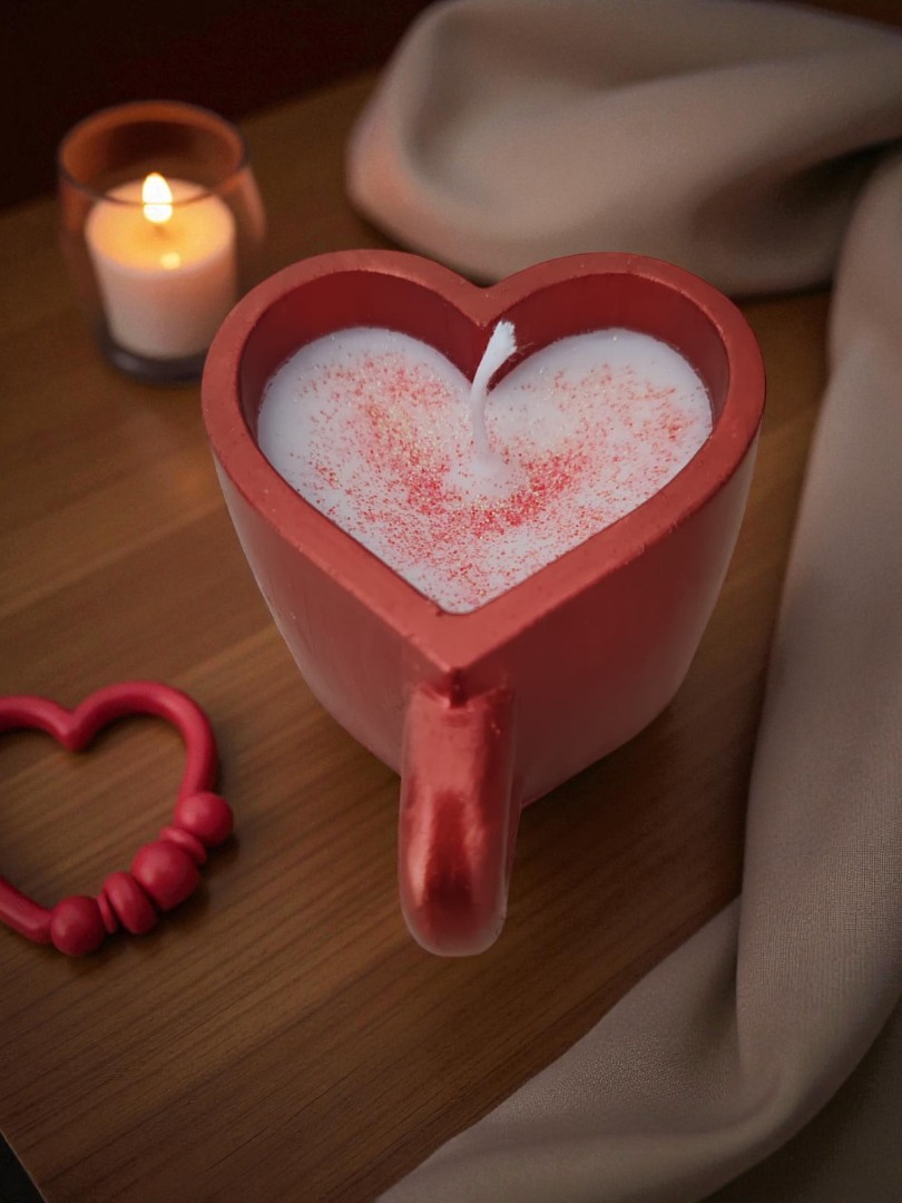 'Bir Kupa Sevgi' – Dekoratif El Yapımı Kokulu Kalpli Kupa Mum 2