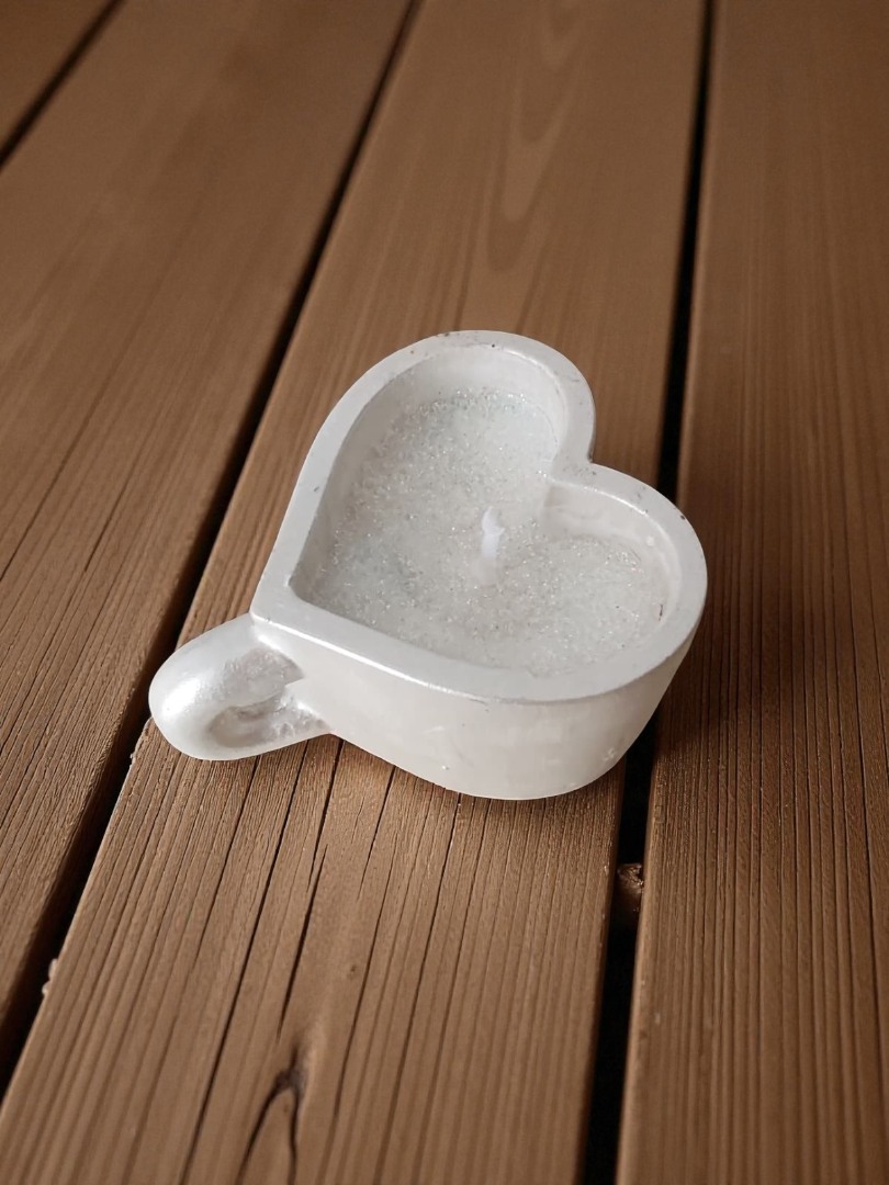 'Bir Kupa Sevgi' – Dekoratif El Yapımı Kokulu Kalpli Kupa Mum 1