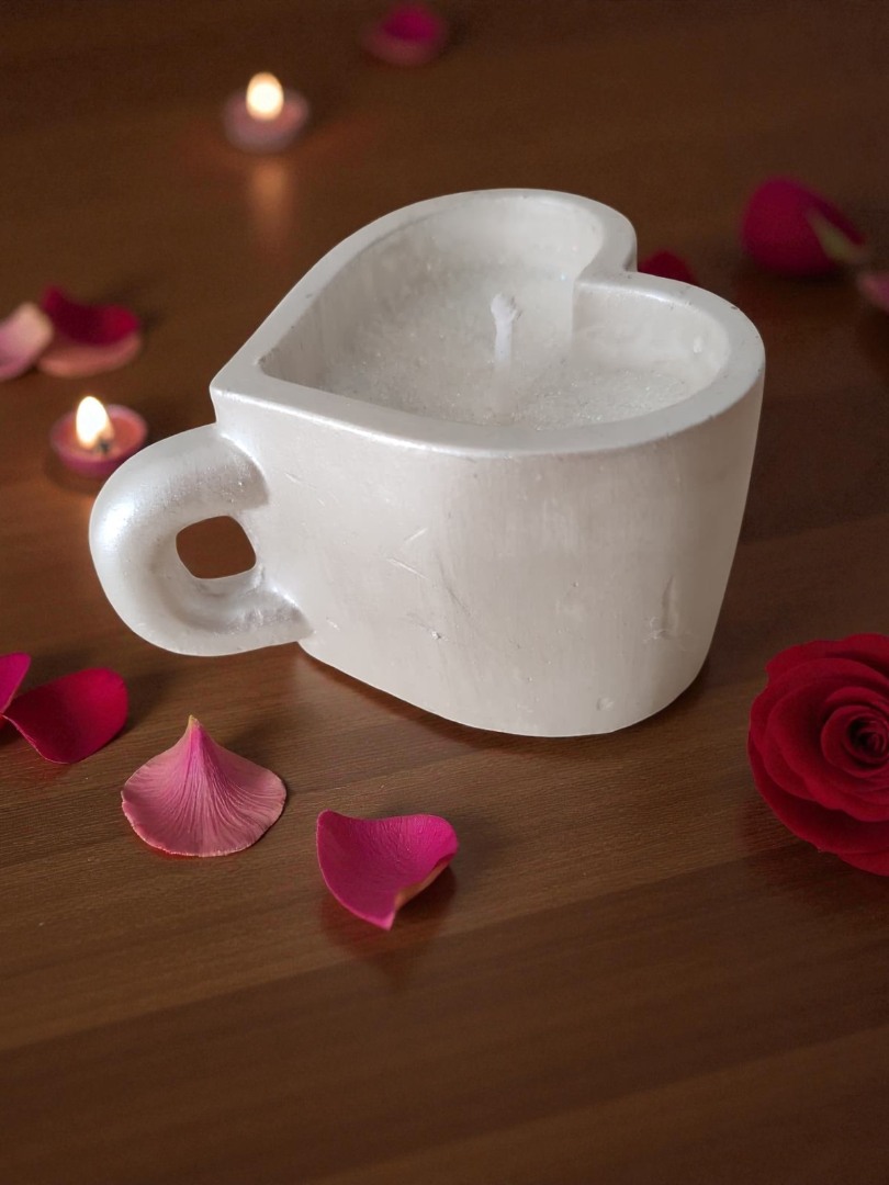 'Bir Kupa Sevgi' – Dekoratif El Yapımı Kokulu Kalpli Kupa Mum 1